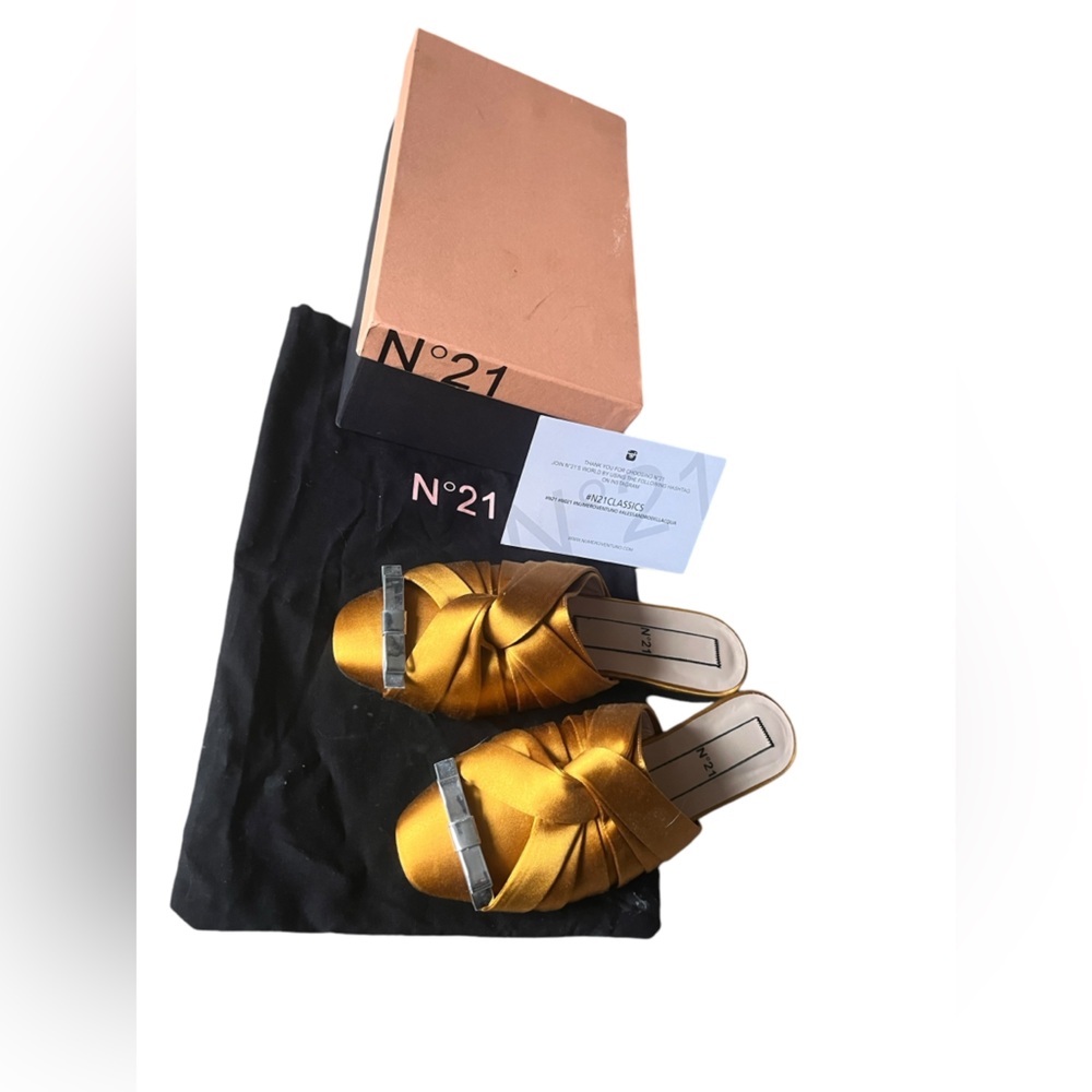 No 21 gold and silver slippers - Picture 2 of 12